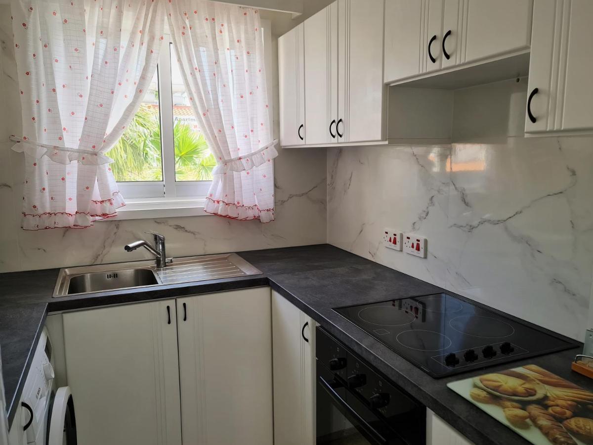 Easystay Two Bedroom Apartment Larnaca Exteriör bild