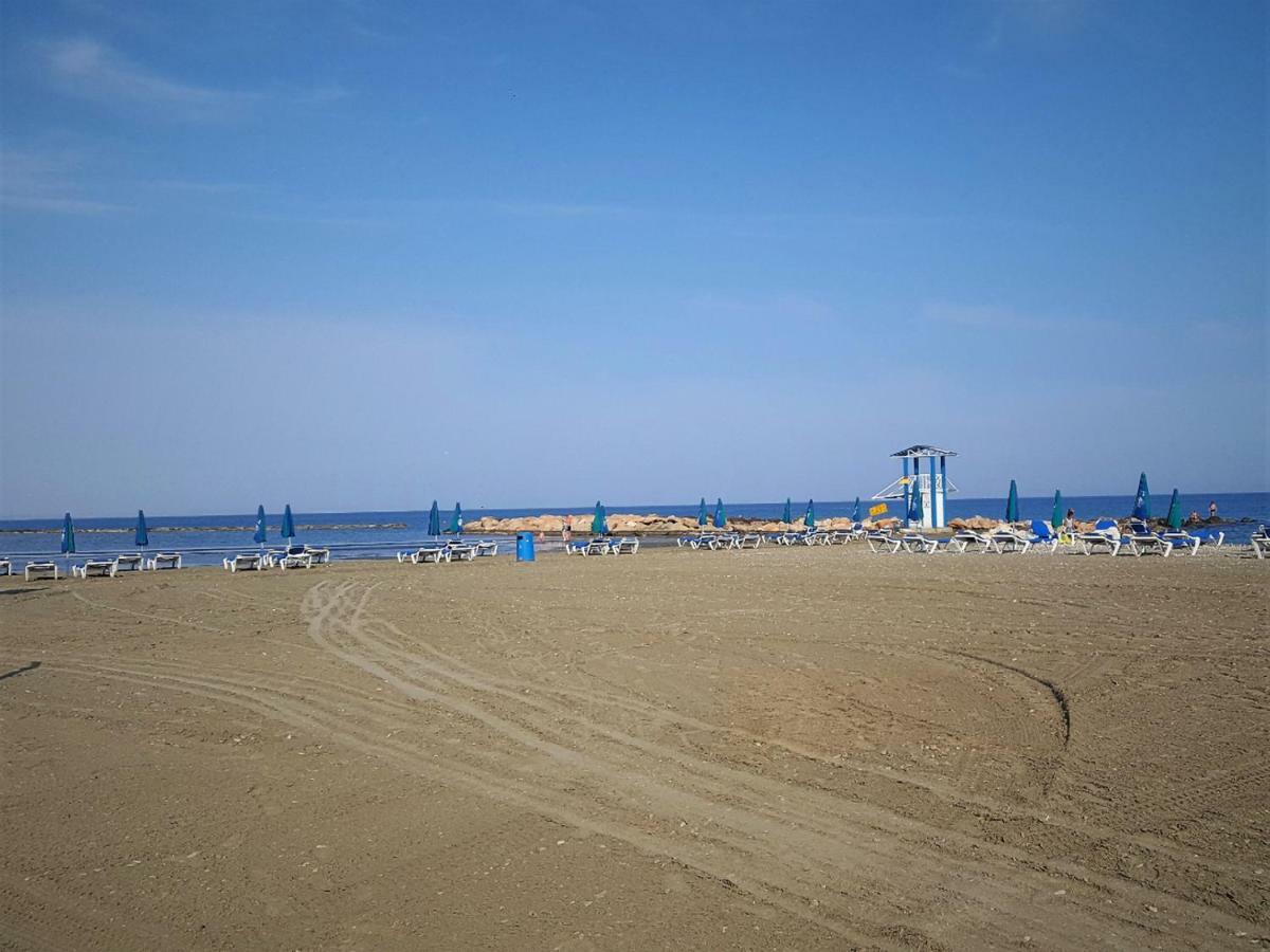 Easystay Two Bedroom Apartment Larnaca Exteriör bild